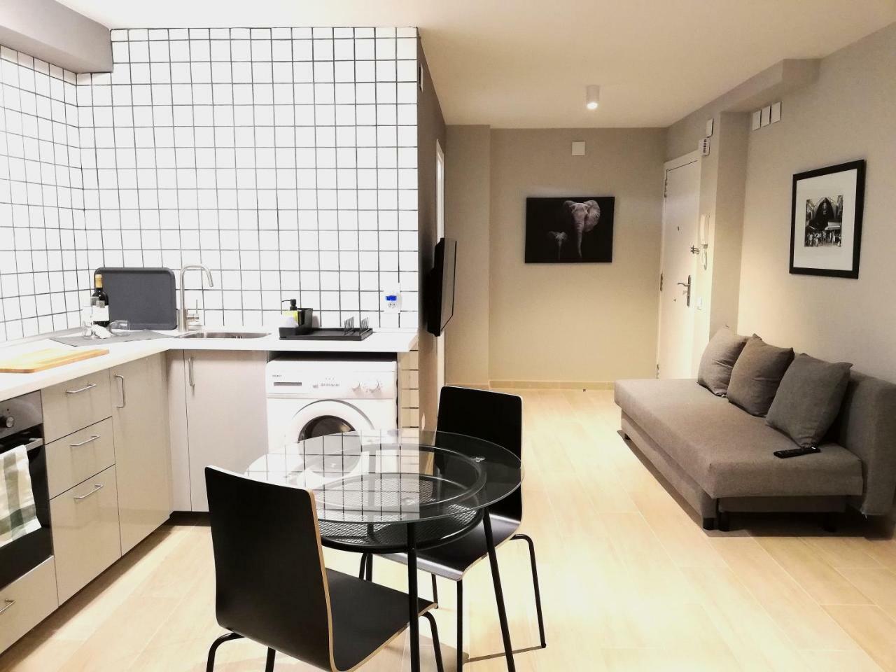Mazi Apartments Suite Mataró Екстериор снимка